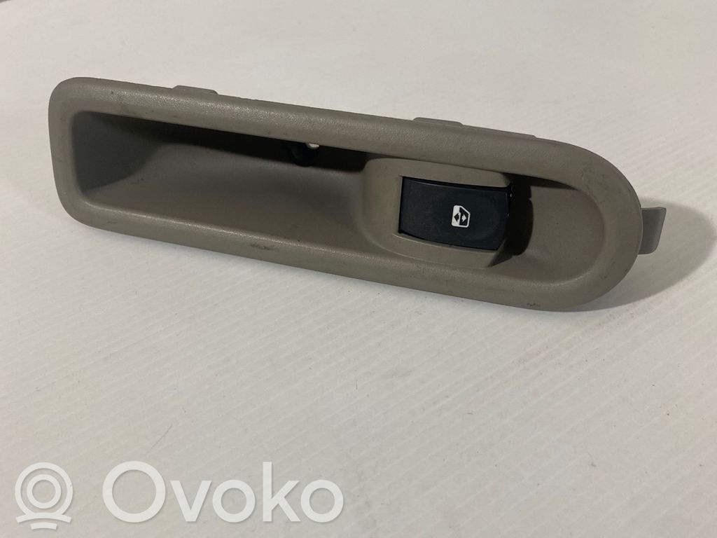 Renault Clio III Electric window control switch 