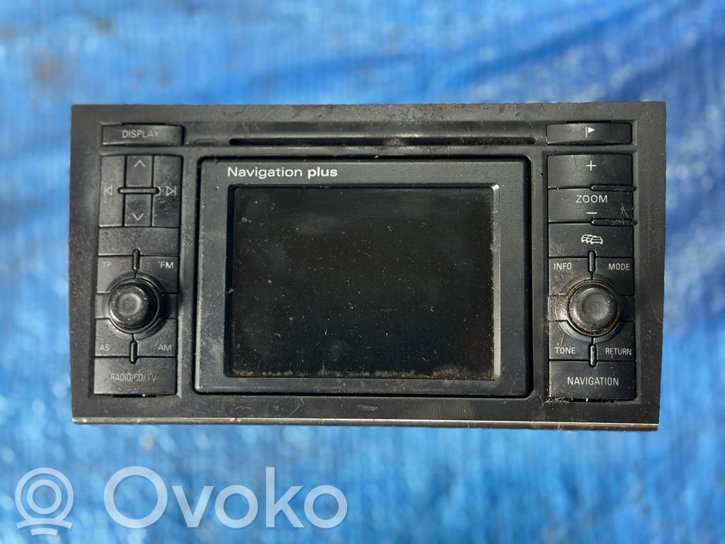 Audi A4 S4 B6 8E 8H Panel / Radioodtwarzacz CD/DVD/GPS 