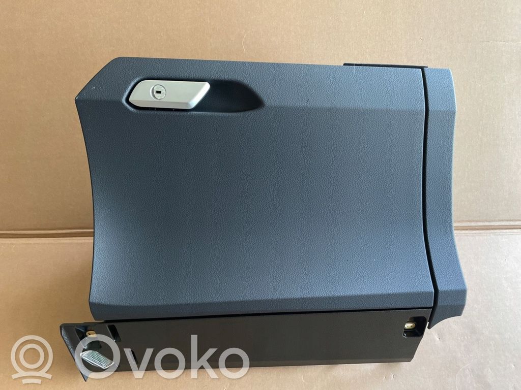 Audi e-tron Glove box 
