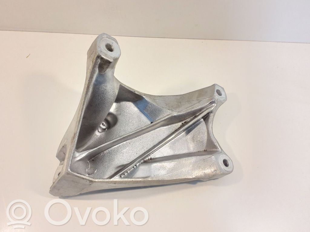 Porsche Cayenne (92A) Engine mounting bracket 