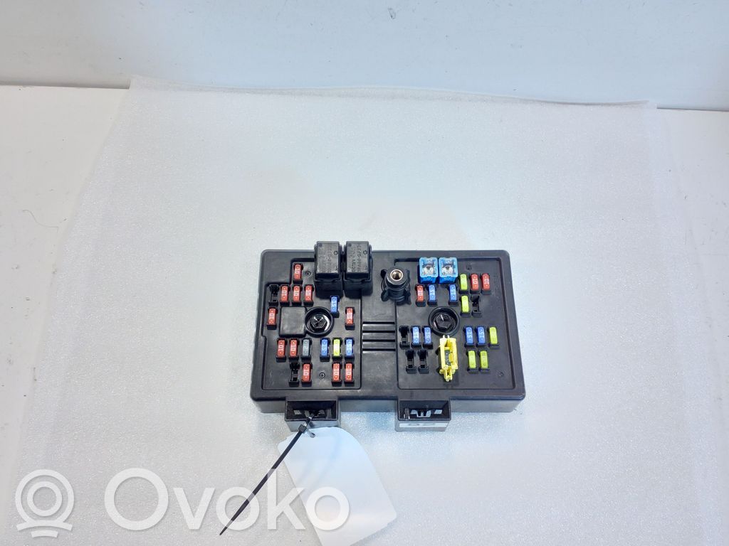 Chevrolet Captiva Saugiklių blokas 