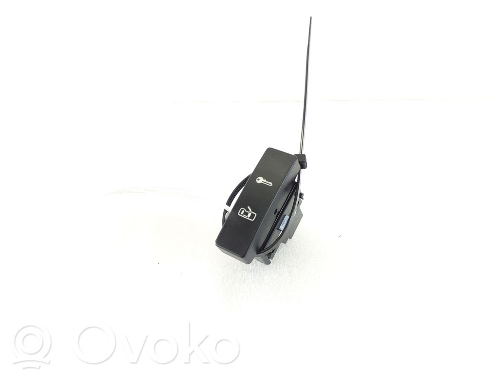 Volkswagen Touareg I Central locking switch button 