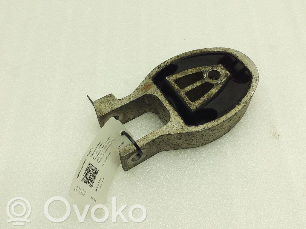 Mercedes-Benz B W245 Engine mount bracket 