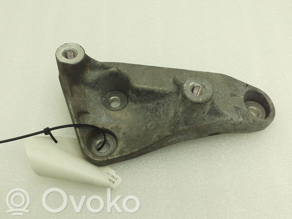 BMW 2 F44 Engine mounting bracket 