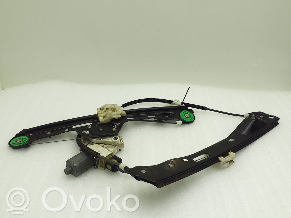 BMW 1 E81 E87 Front door window regulator with motor 