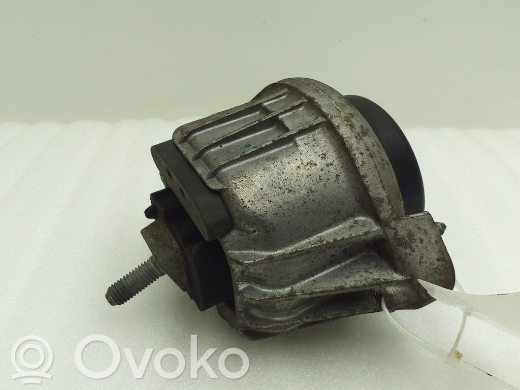 Engine mount bracket   6768799