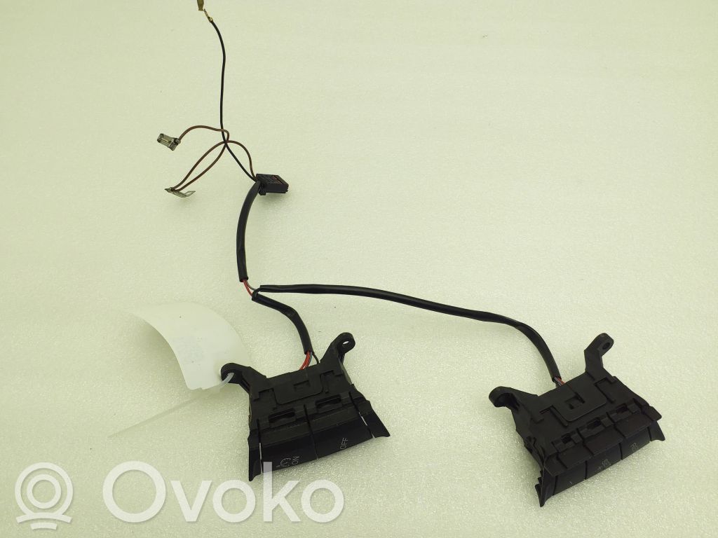 Ford Kuga I Steering wheel buttons/switches 