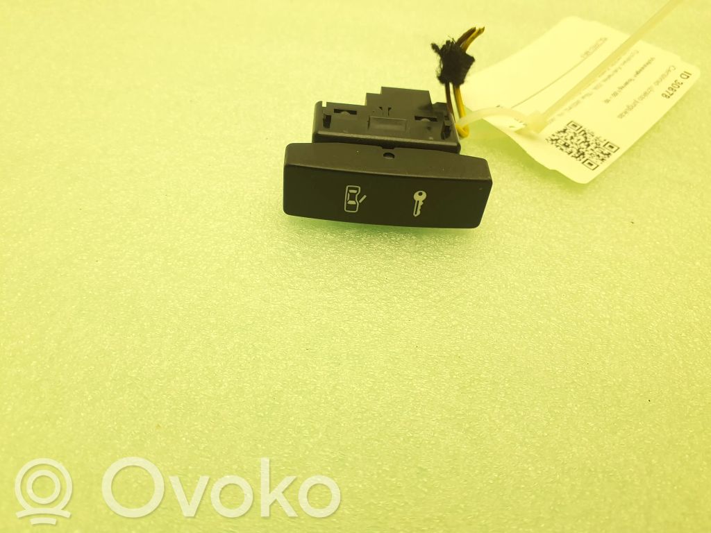 Volkswagen Touareg I Central locking switch button 