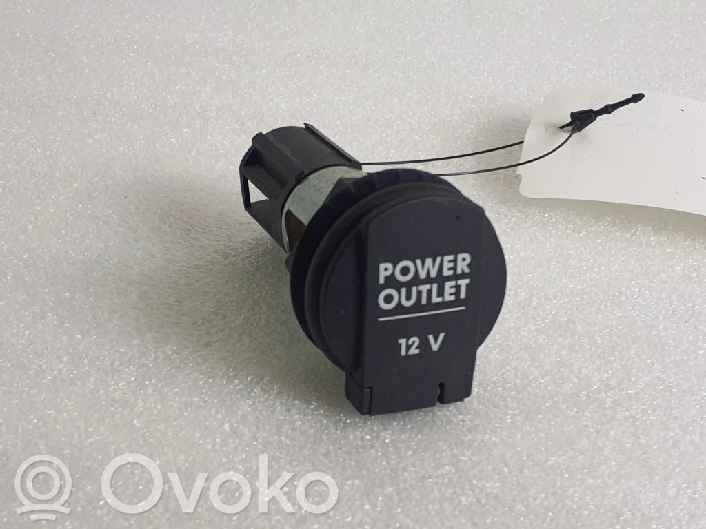 Porsche Cayenne (92A) 12 V гнездо (фронт) 