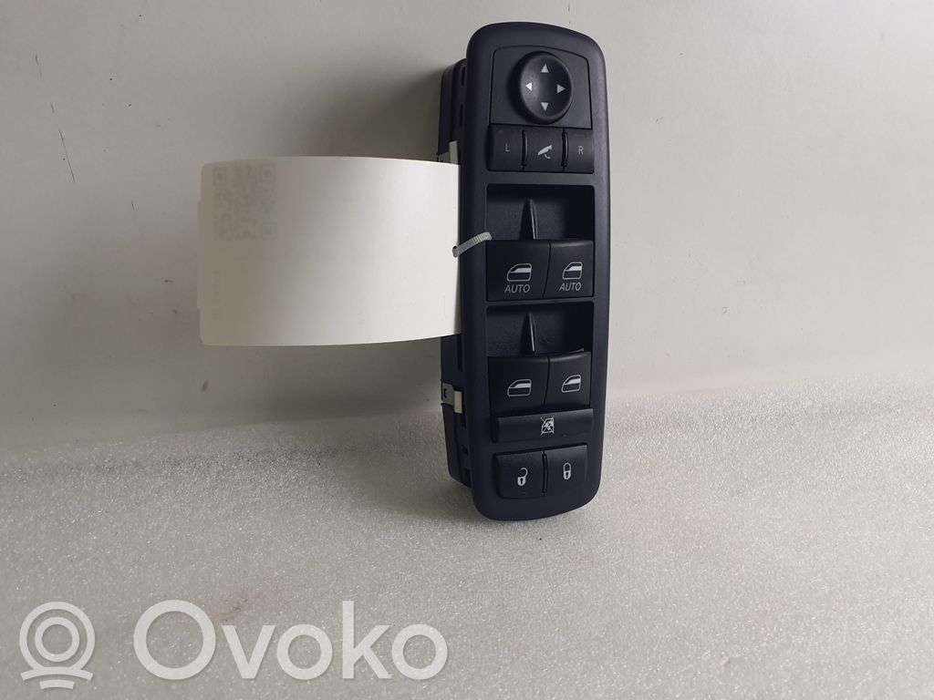 Electric window control switch   10123672,68262252AC