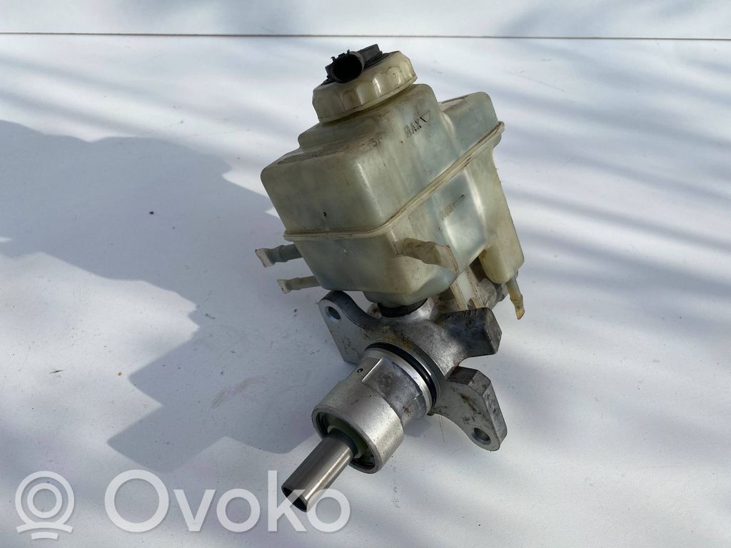 Master brake cylinder   32066792