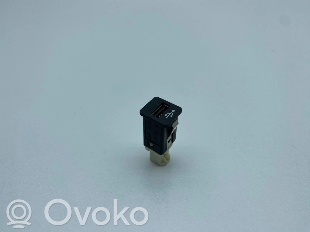 BMW X5 E70 USB socket connector 
