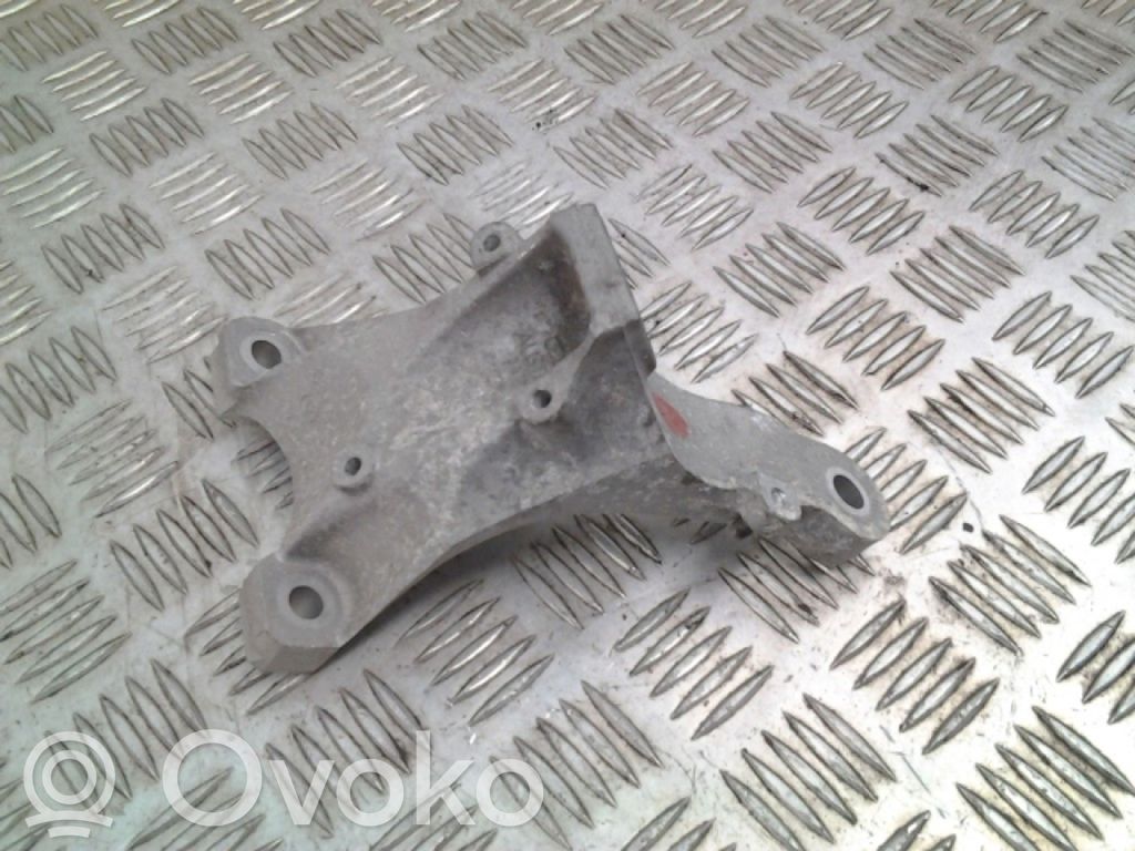 Audi RS4 Engine mounting bracket 
