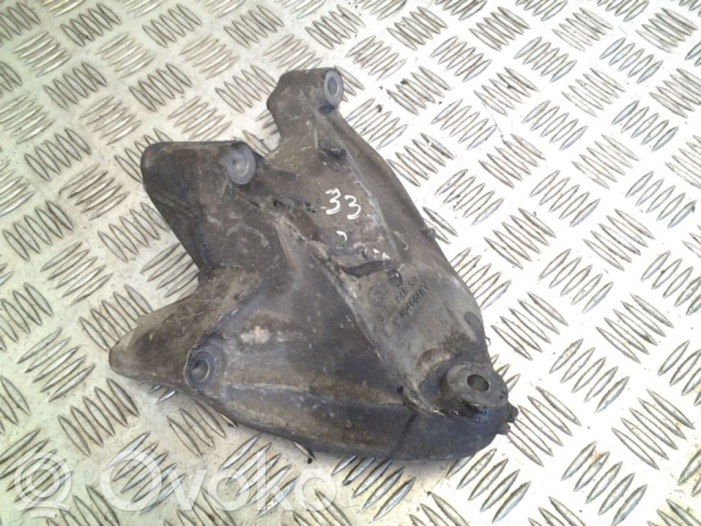 Volkswagen Crafter Engine mounting bracket 