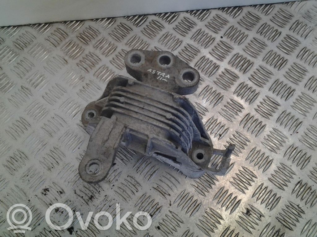 Opel Astra J Engine mount bracket 