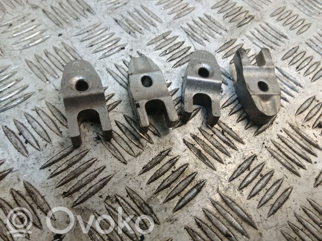 Abrazadera del inyector de combustible