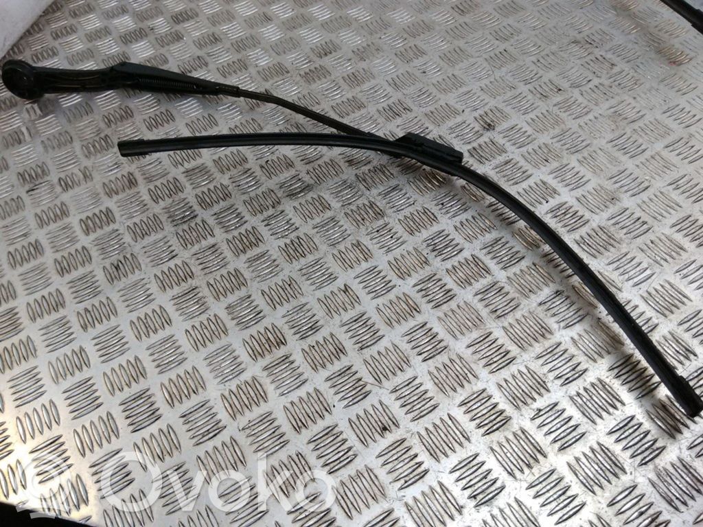 Ford Focus Front wiper blade arm 