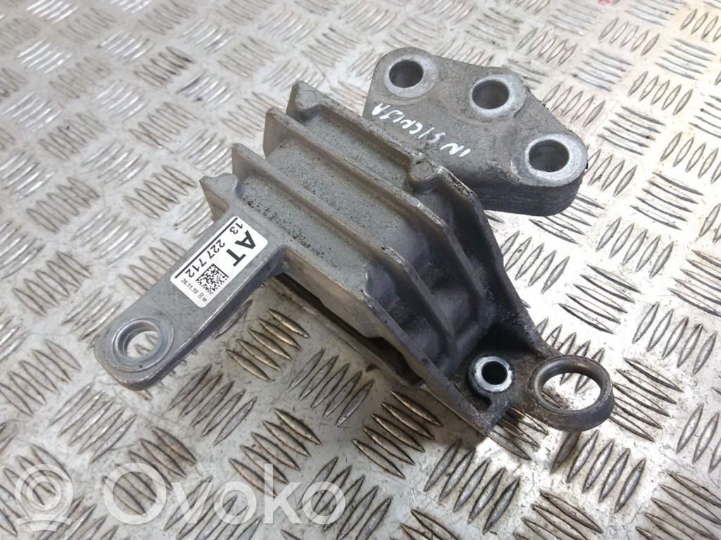 Opel Insignia A Engine mount bracket 