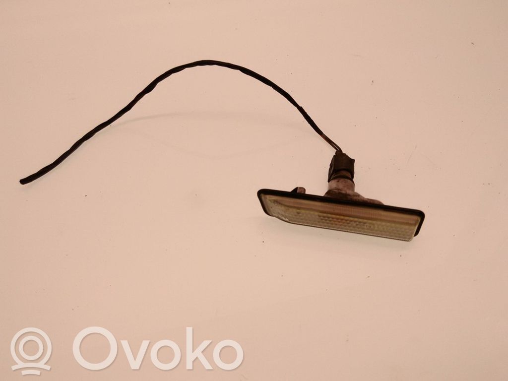 BMW X5 E53 Front fender indicator light 