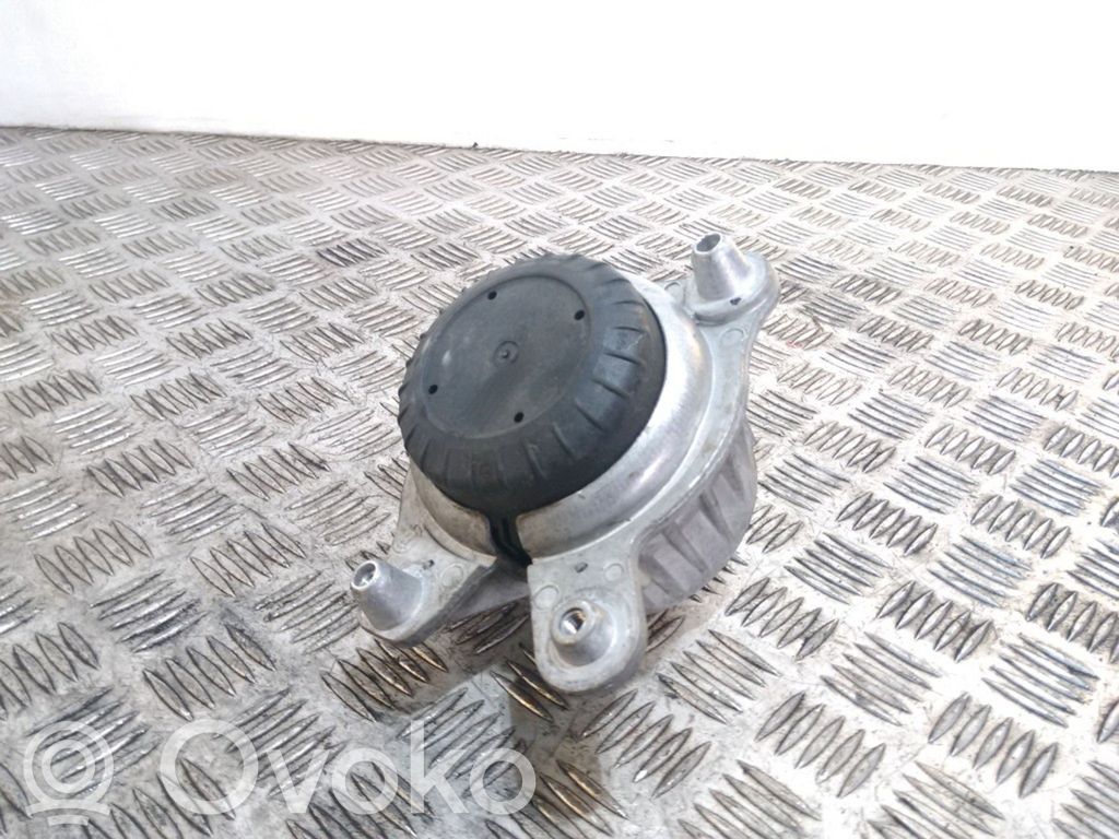 Mercedes-Benz E W238 Engine mount bracket 