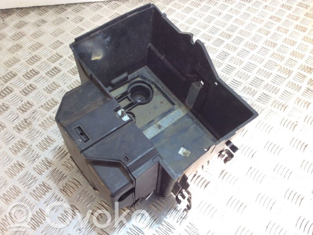Ford Focus Akkulaatikon alusta 