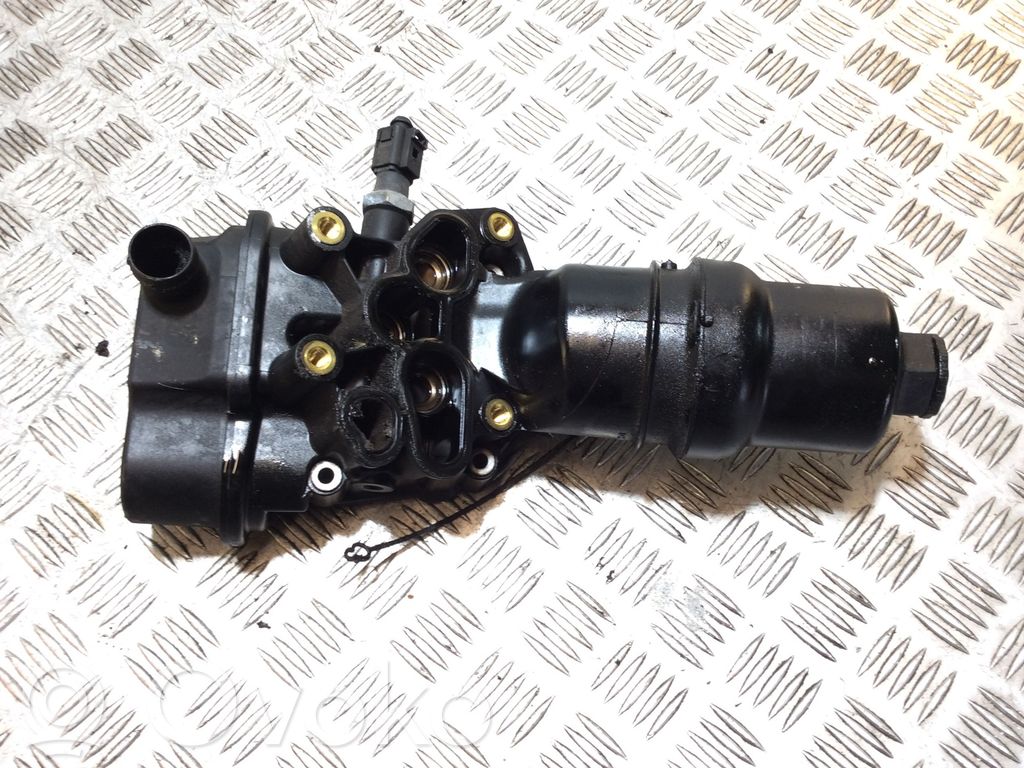 Audi A4 S4 B7 8E 8H Öljynsuodattimen kannake 