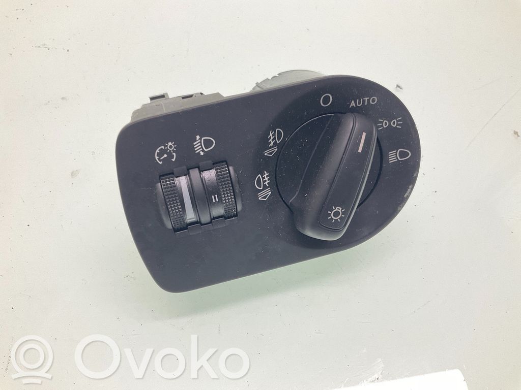 Audi Q3 8U Light switch 
