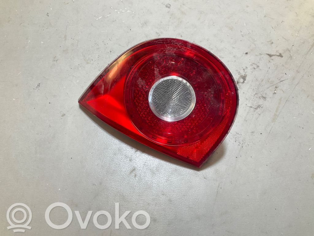 Lampy tylnej klapy bagażnika   1K6945093F,028500104H,1Z0857538A,89071547