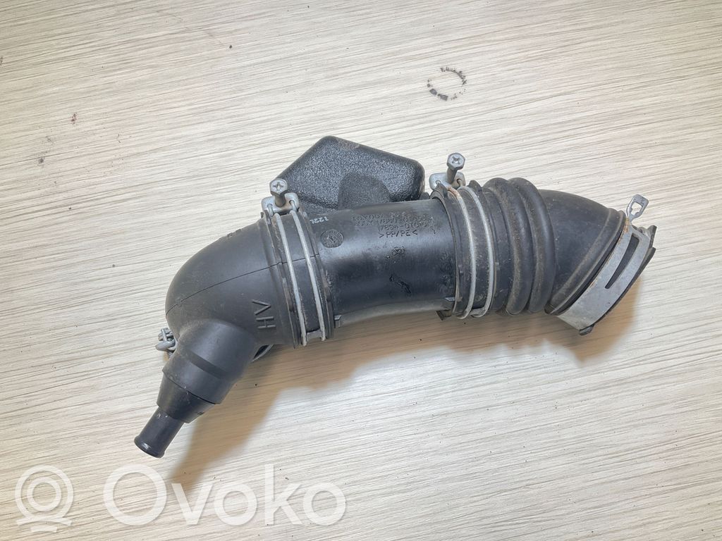 Toyota Auris E210 Rura / Wąż dolotowy powietrza 