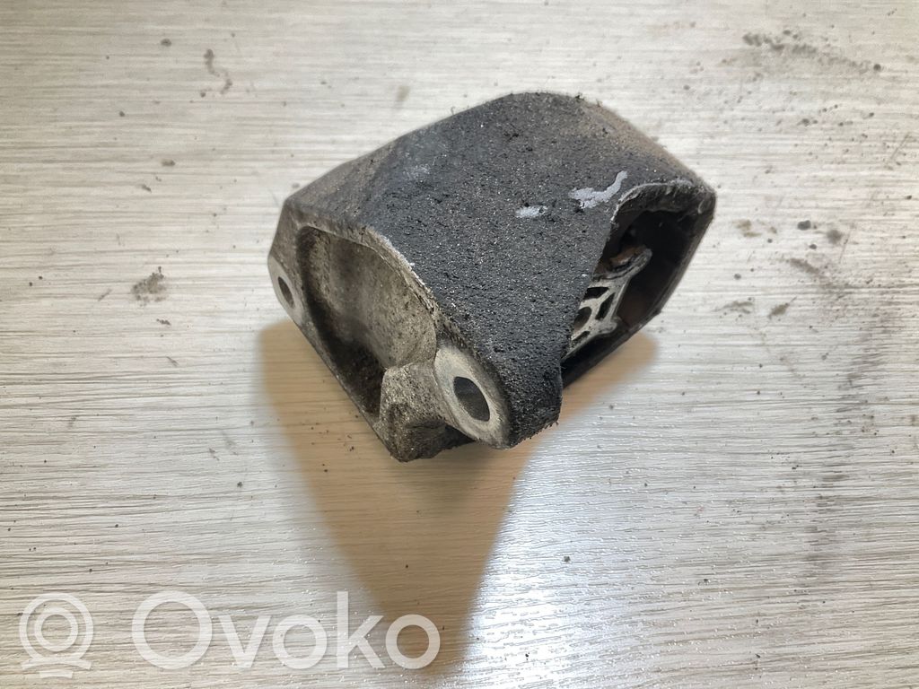 Engine mount bracket   31339953,31330592,31401144