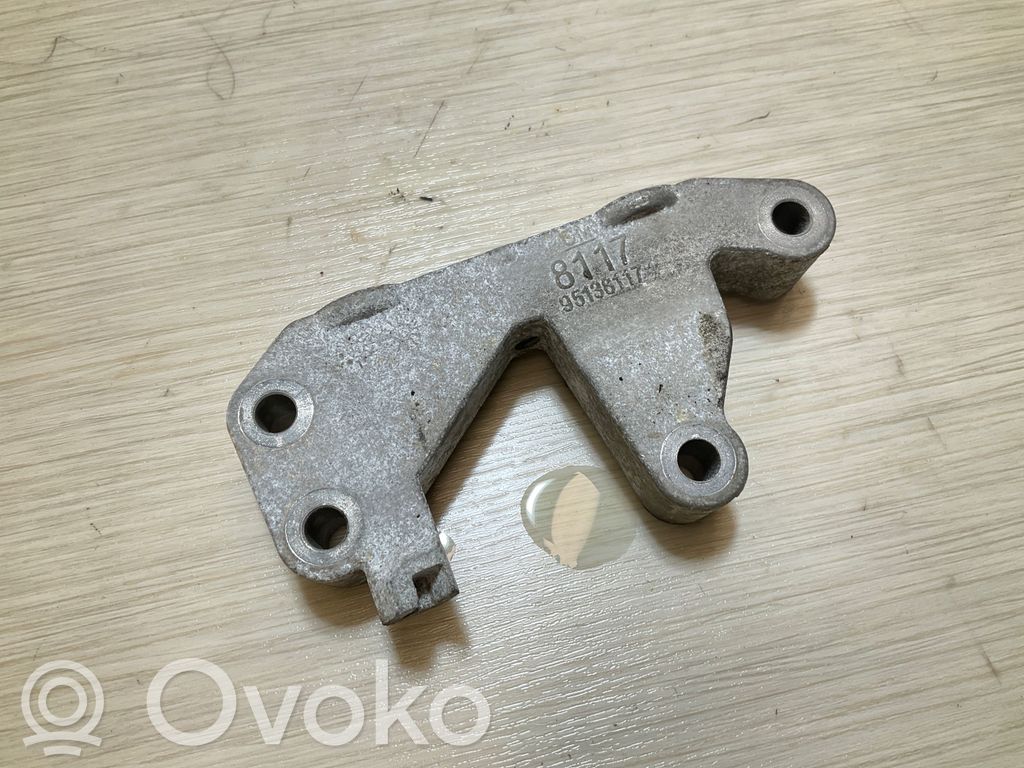 Opel Mokka X Engine mounting bracket 