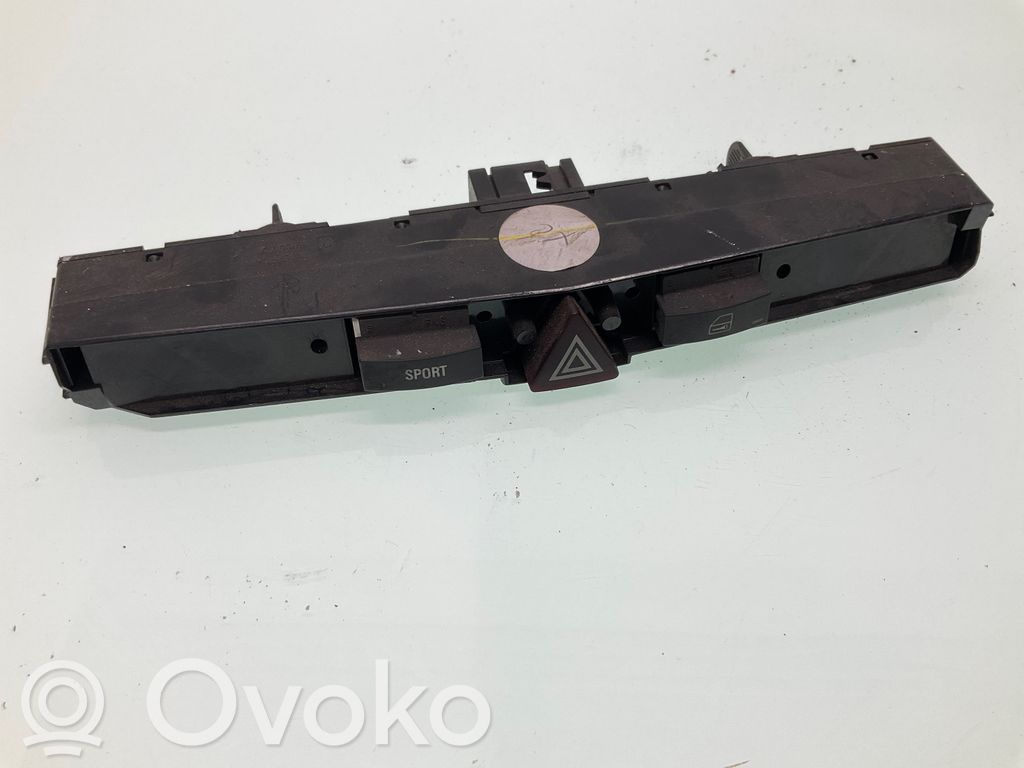 Opel Zafira B Botón interruptor de luz de peligro 