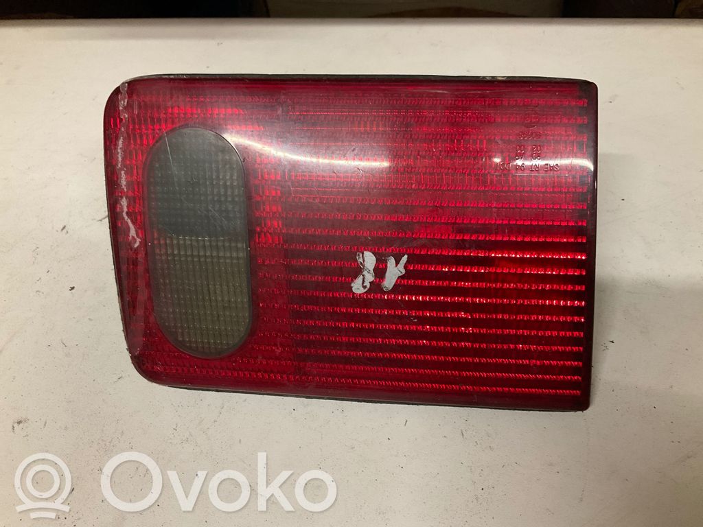 Audi A8 S8 D2 4D Aizmugurējais lukturis pārsegā 