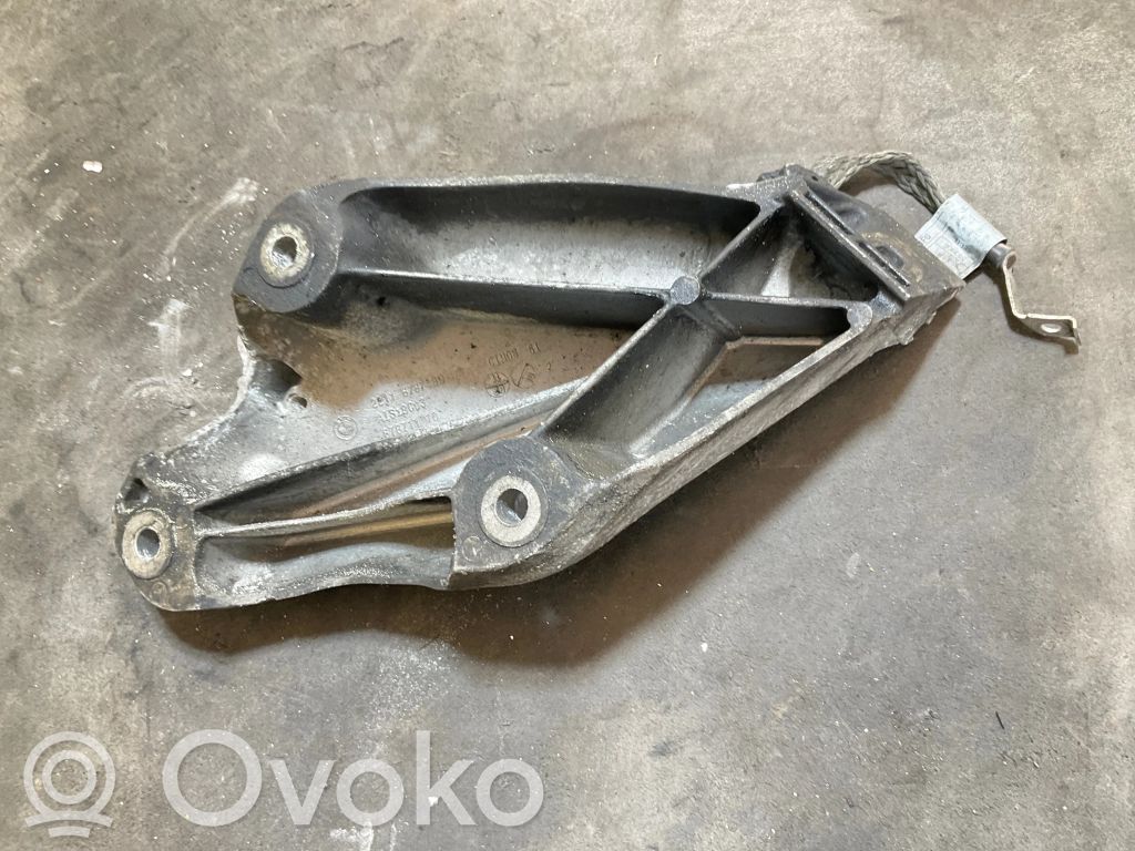 BMW X5 E70 Engine mounting bracket 