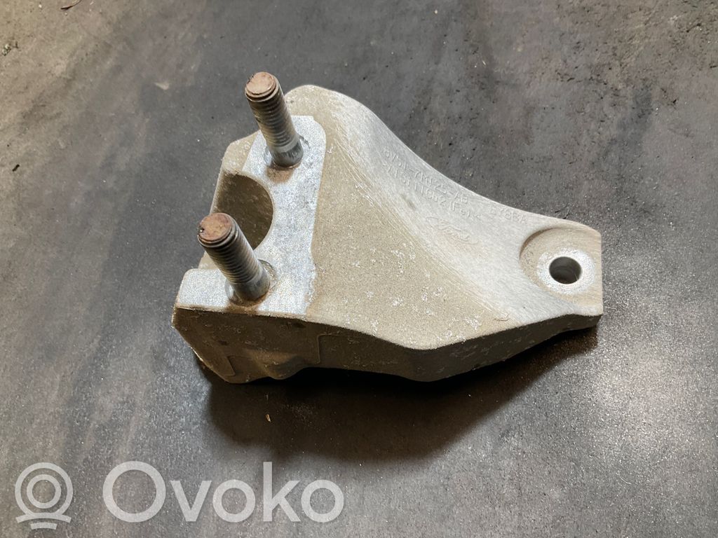 Ford Fiesta Engine mounting bracket 