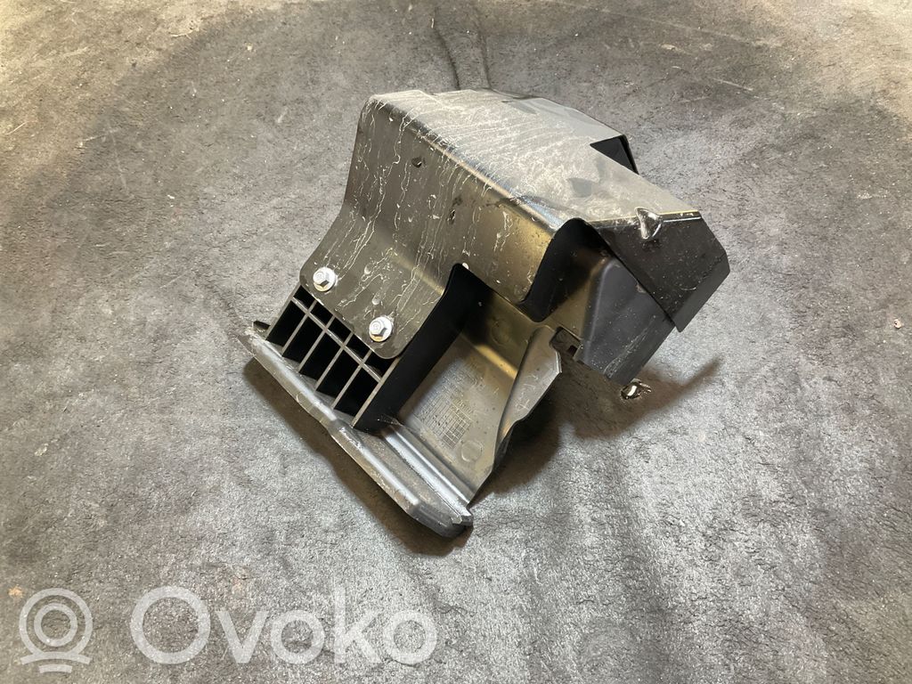 Volvo XC40 Mocowanie akumulatora 