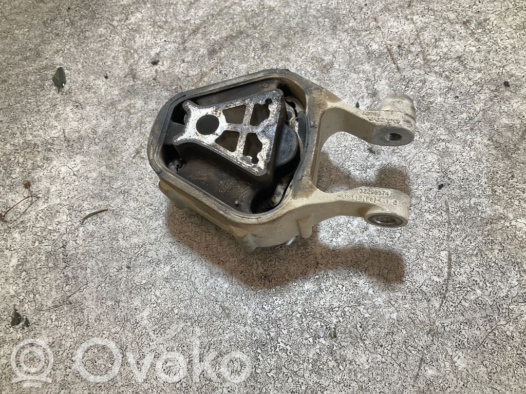 Engine mount bracket   32298574