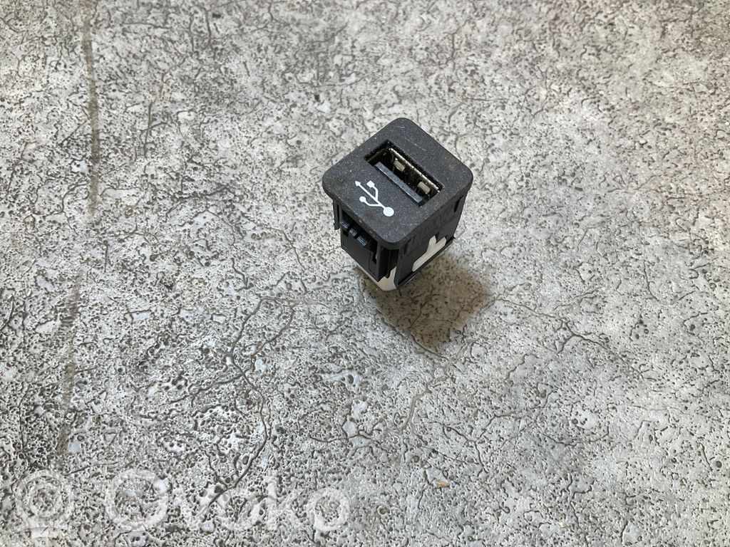 BMW iX3 Enchufe conector USB 