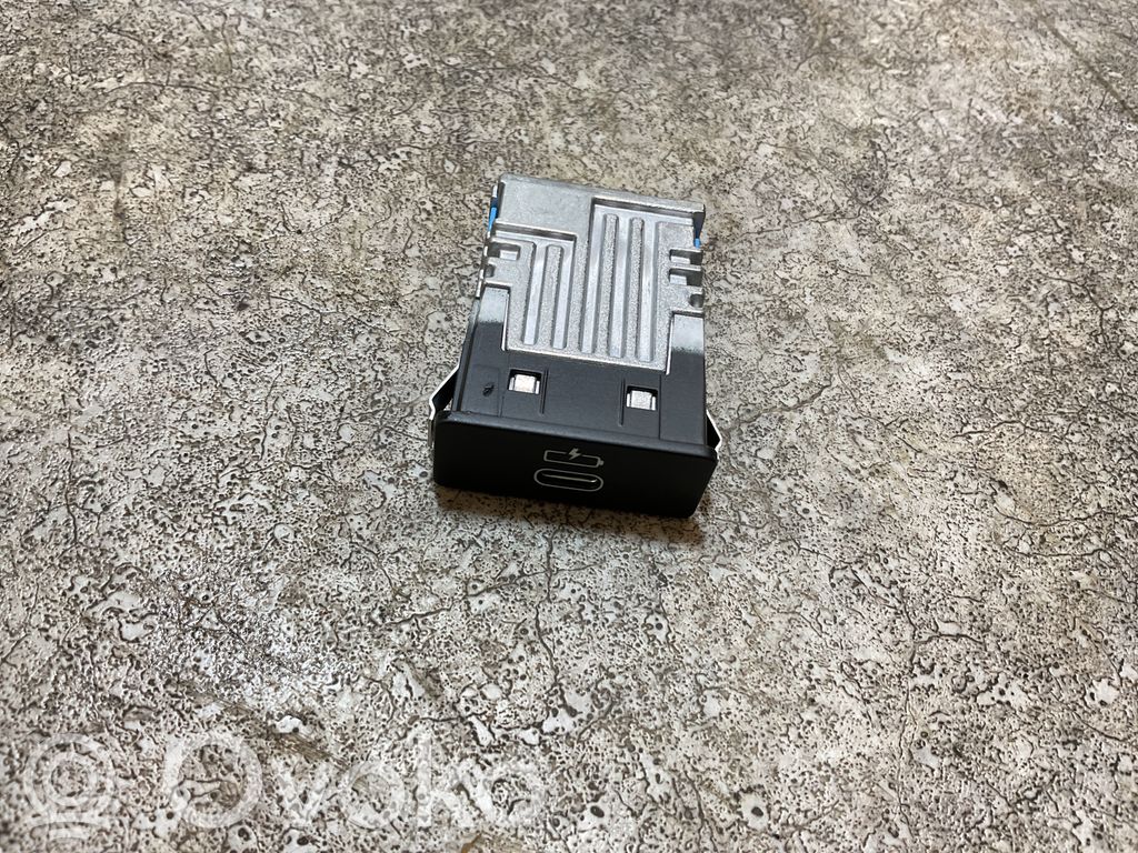 BMW i4 USB jungtis 