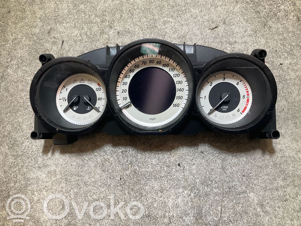 Mercedes-Benz CLS C218 X218 Tachimetro (quadro strumenti) 