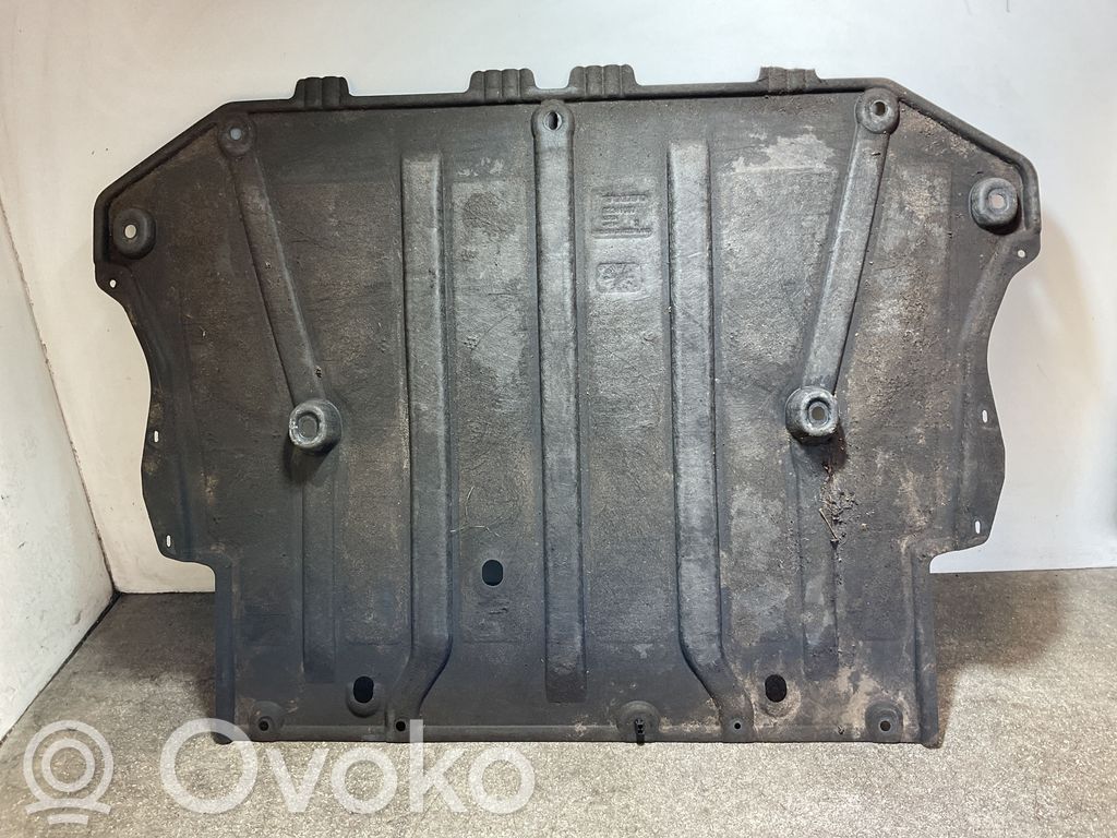 Volvo XC40 Placa protectora/protector antisalpicaduras motor 