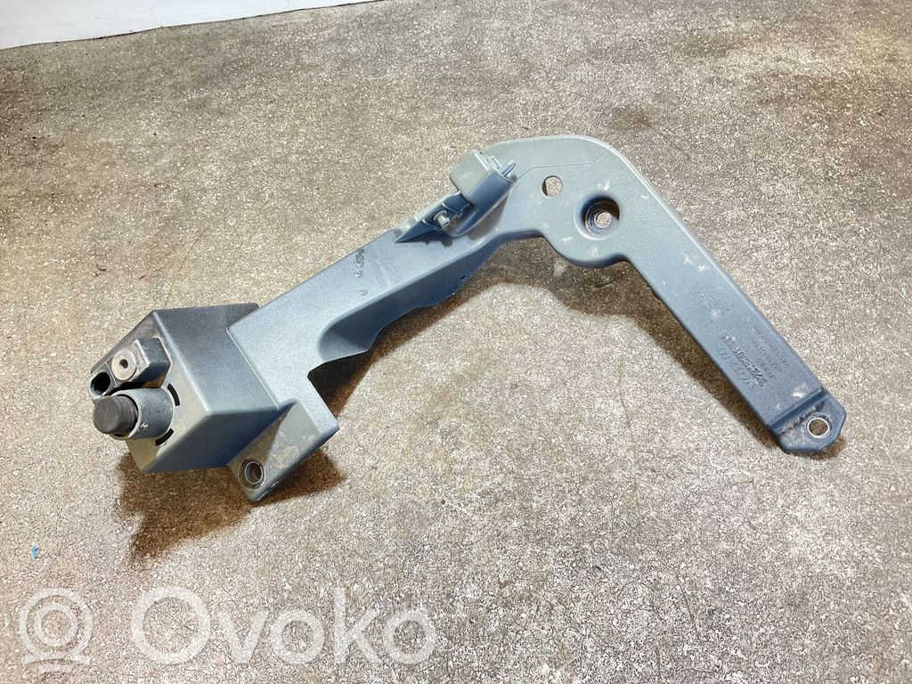 Volvo XC40 Fender mounting bracket 