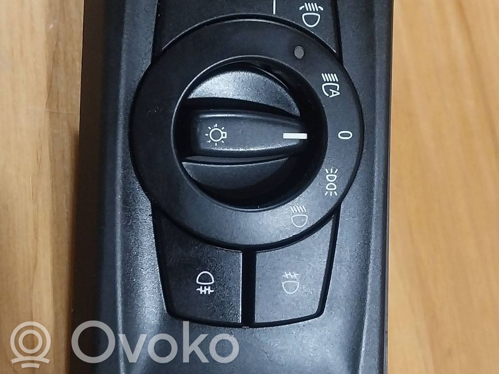 Lichtschalter   300711103,6932792,33600101