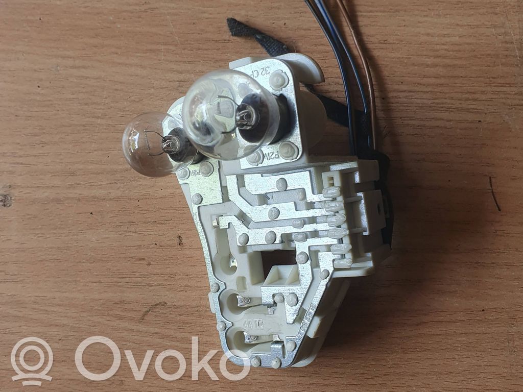 BMW 3 E90 E91 Takavalon polttimon suojan pidike 