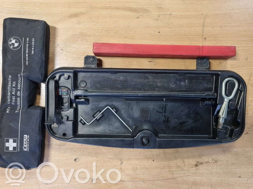 BMW 5 E60 E61 Instrumentu kaste 