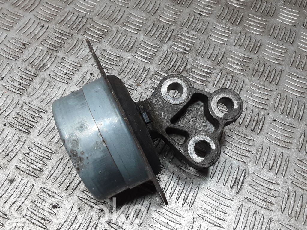 Opel Insignia A Engine mount bracket 