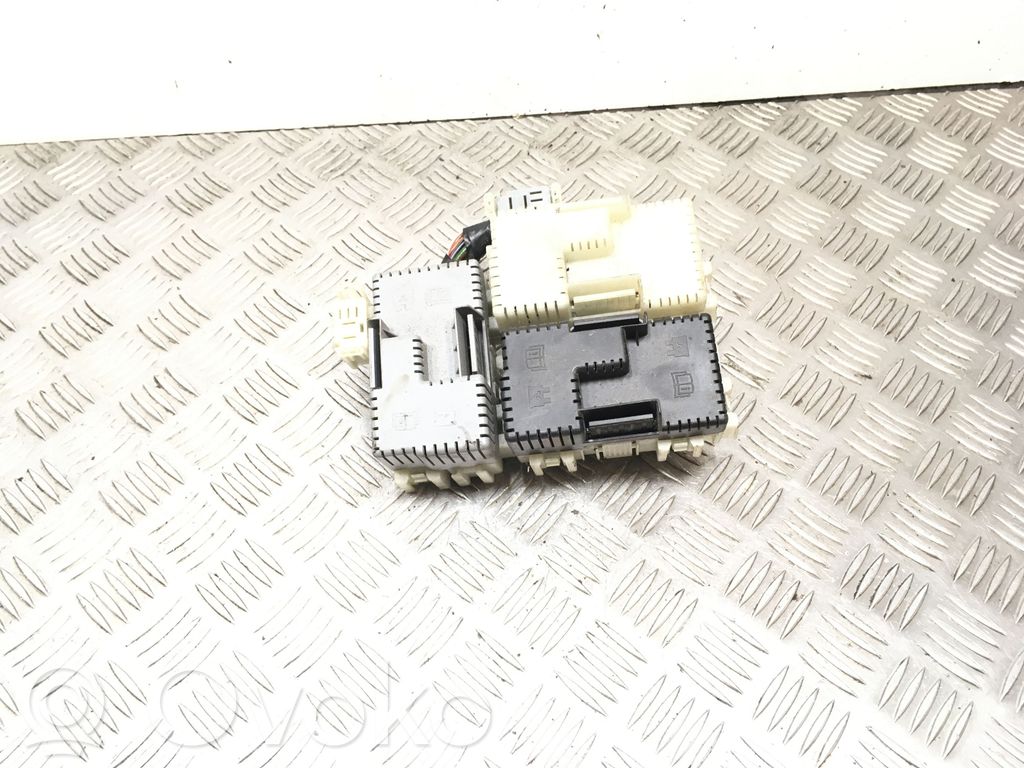 Volvo S80 Ramka / Moduł bezpieczników 