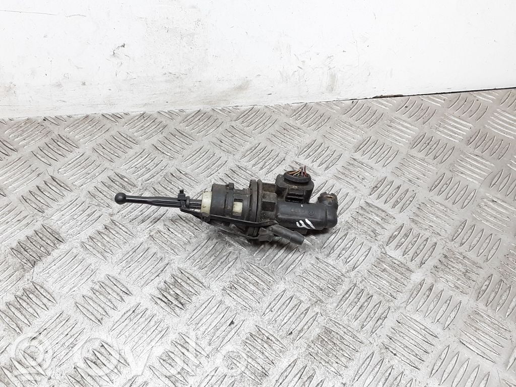 Volkswagen PASSAT B6 Główny cylinder sprzęgła 