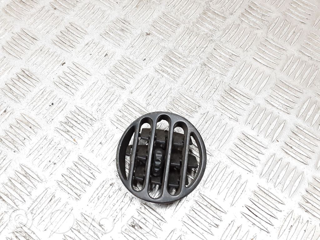 Quarter panel pressure vent