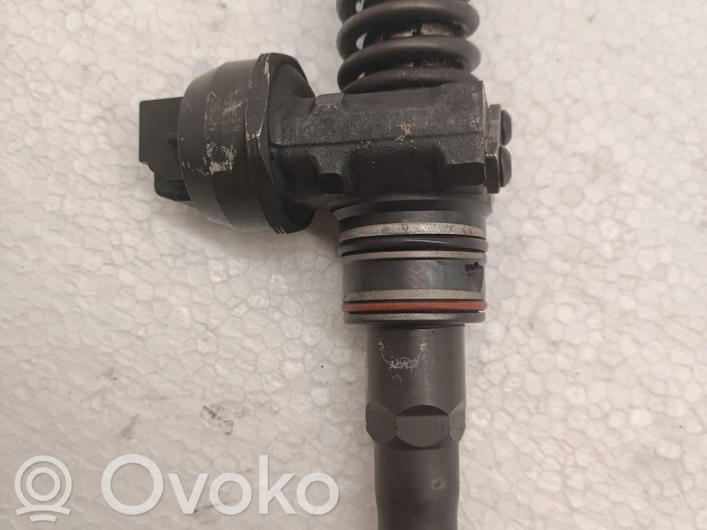 Audi A4 S4 B6 8E 8H Fuel injector 